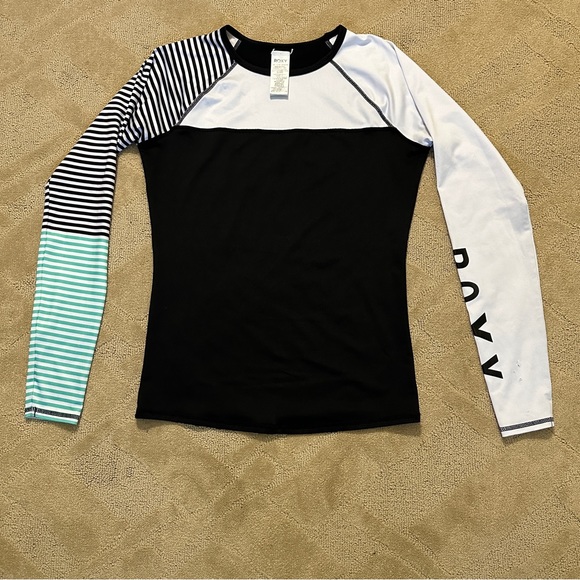 Roxy Rashguard - Picture 1 of 3